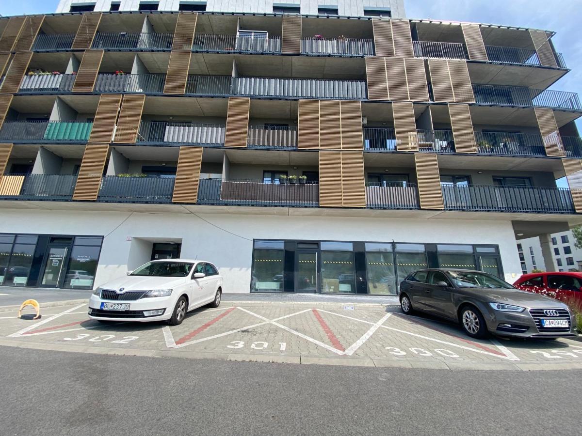 Krasny Moderny 1-Izbovy Byt, Novostavba + Parking Μπρατισλάβα Εξωτερικό φωτογραφία